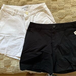 Amazon Essentials Women's set of Black and White Bermuda shorts 2 pack